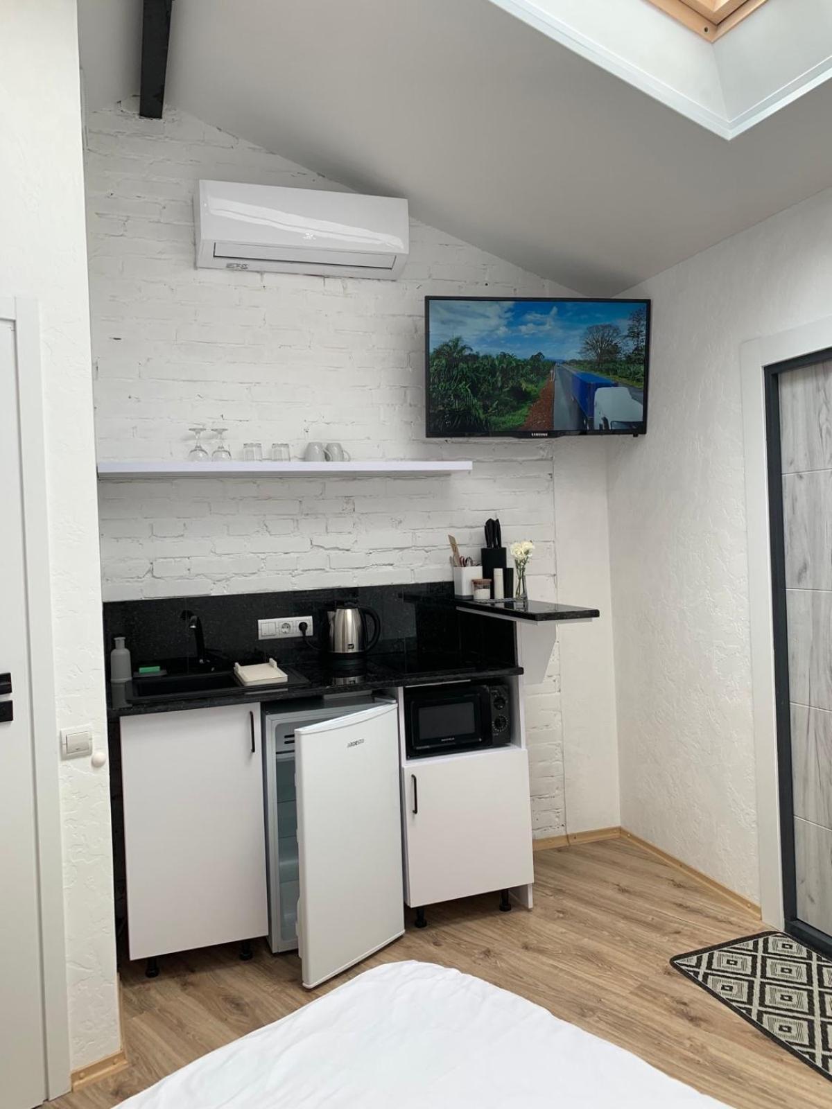 Center Avenue 23 Apartment *