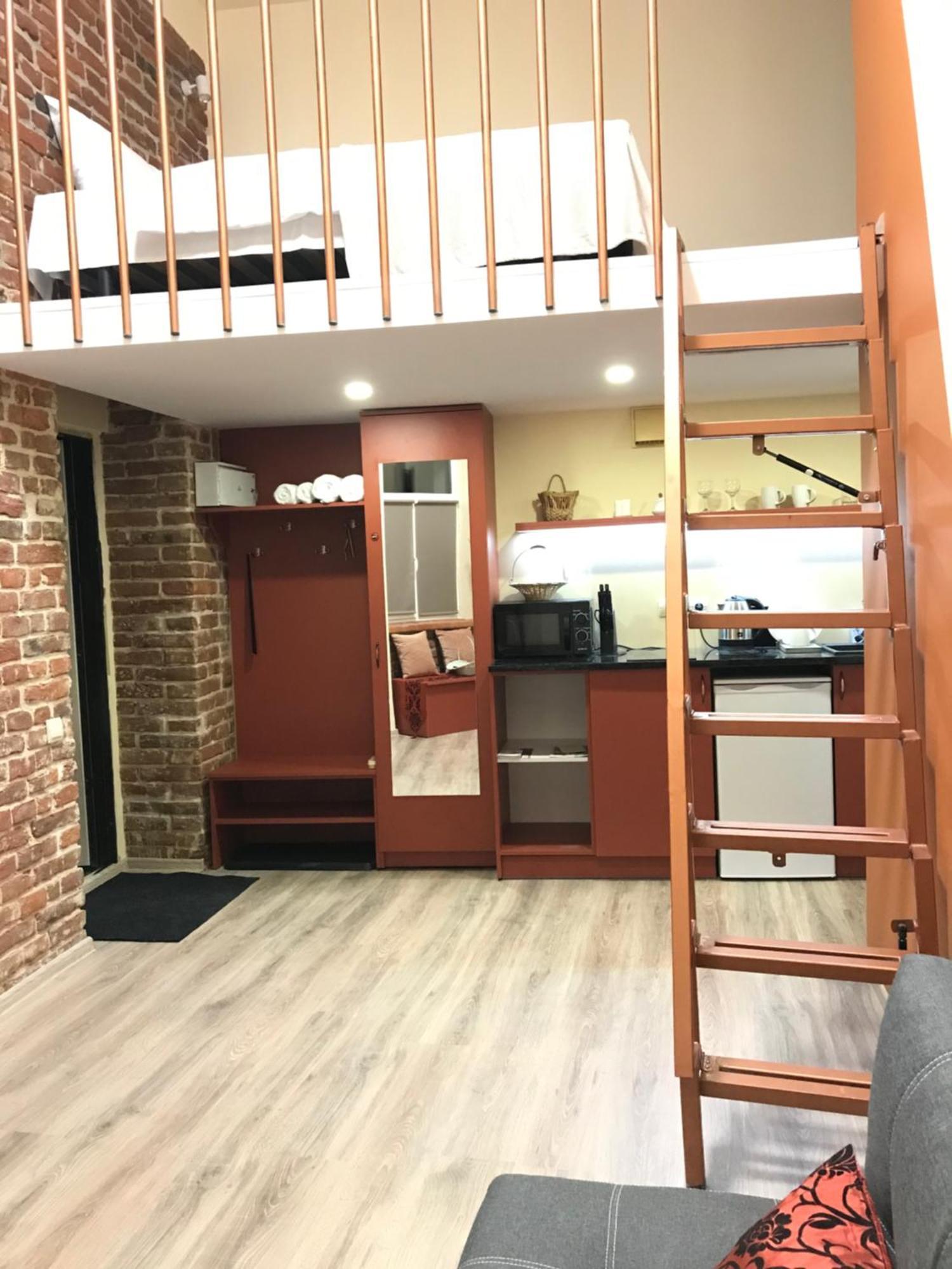 Center Avenue 23 Apartment *